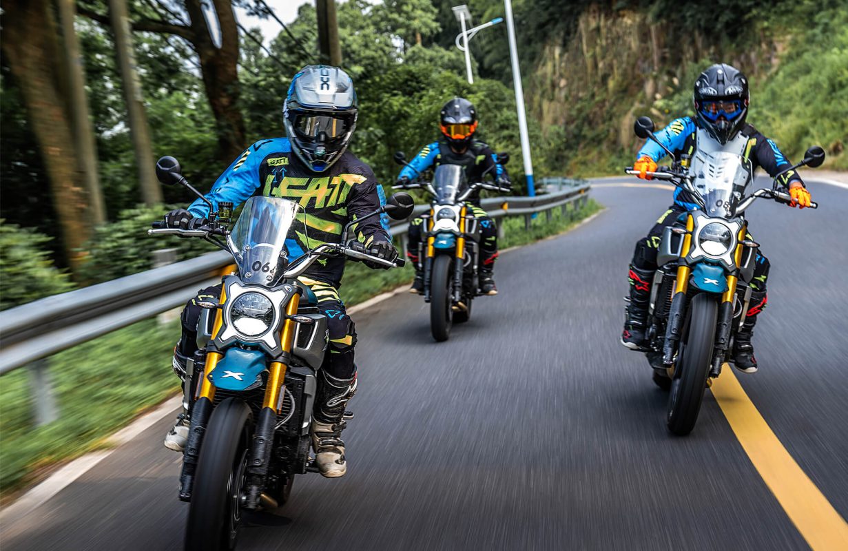 cfmoto 700cl-x adventure motocikl