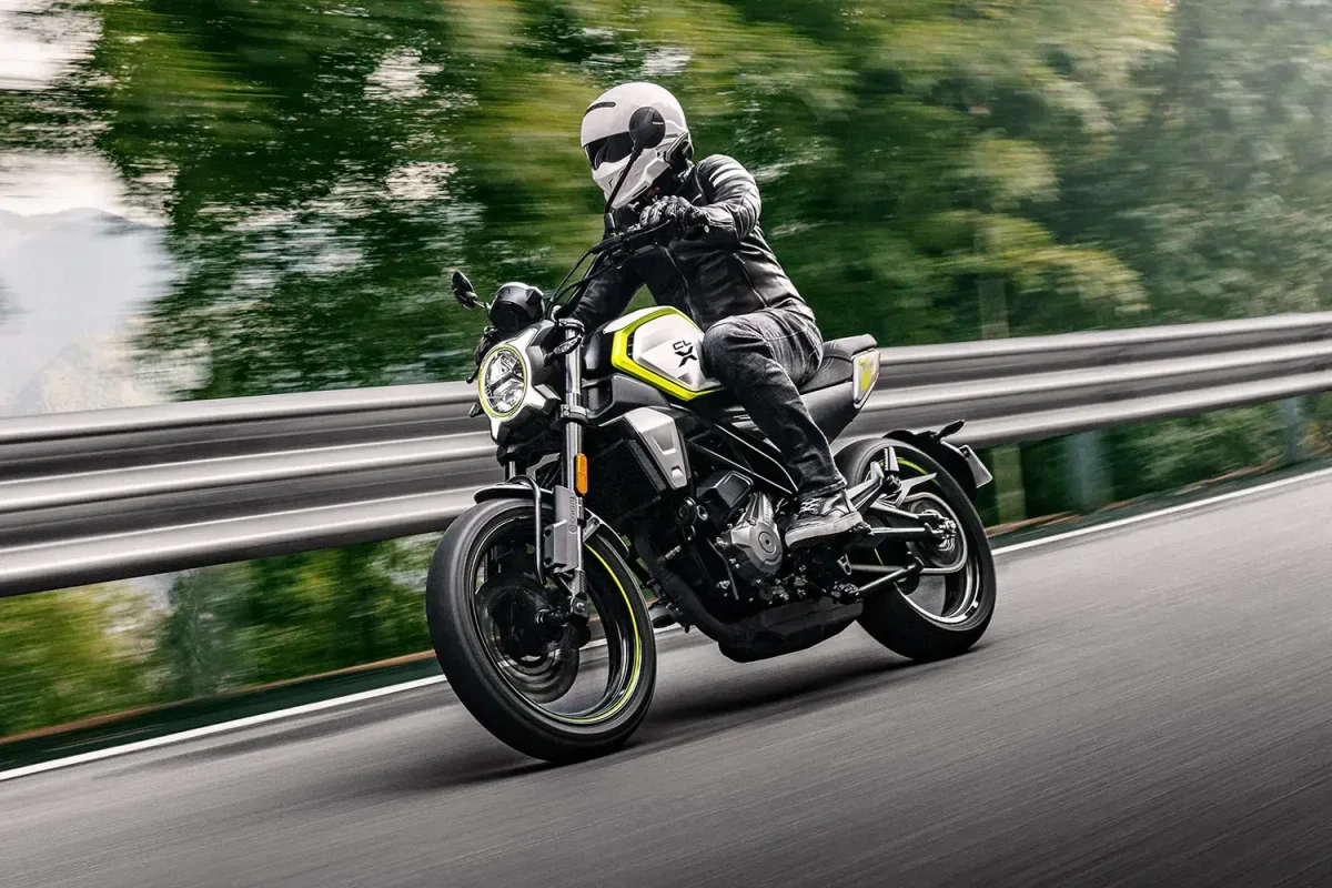 novitet za 2023 cfmoto 300clx