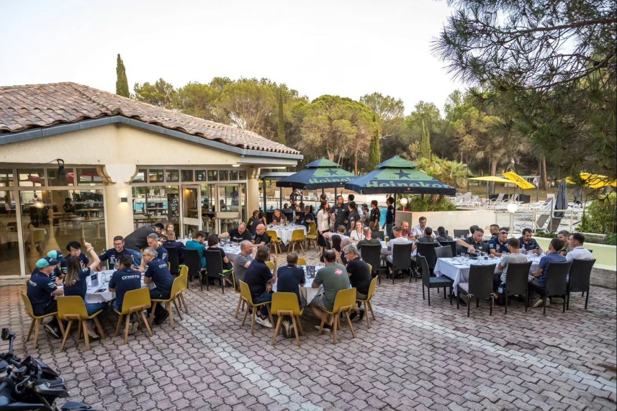 cfmoto 800nk naked motocikl