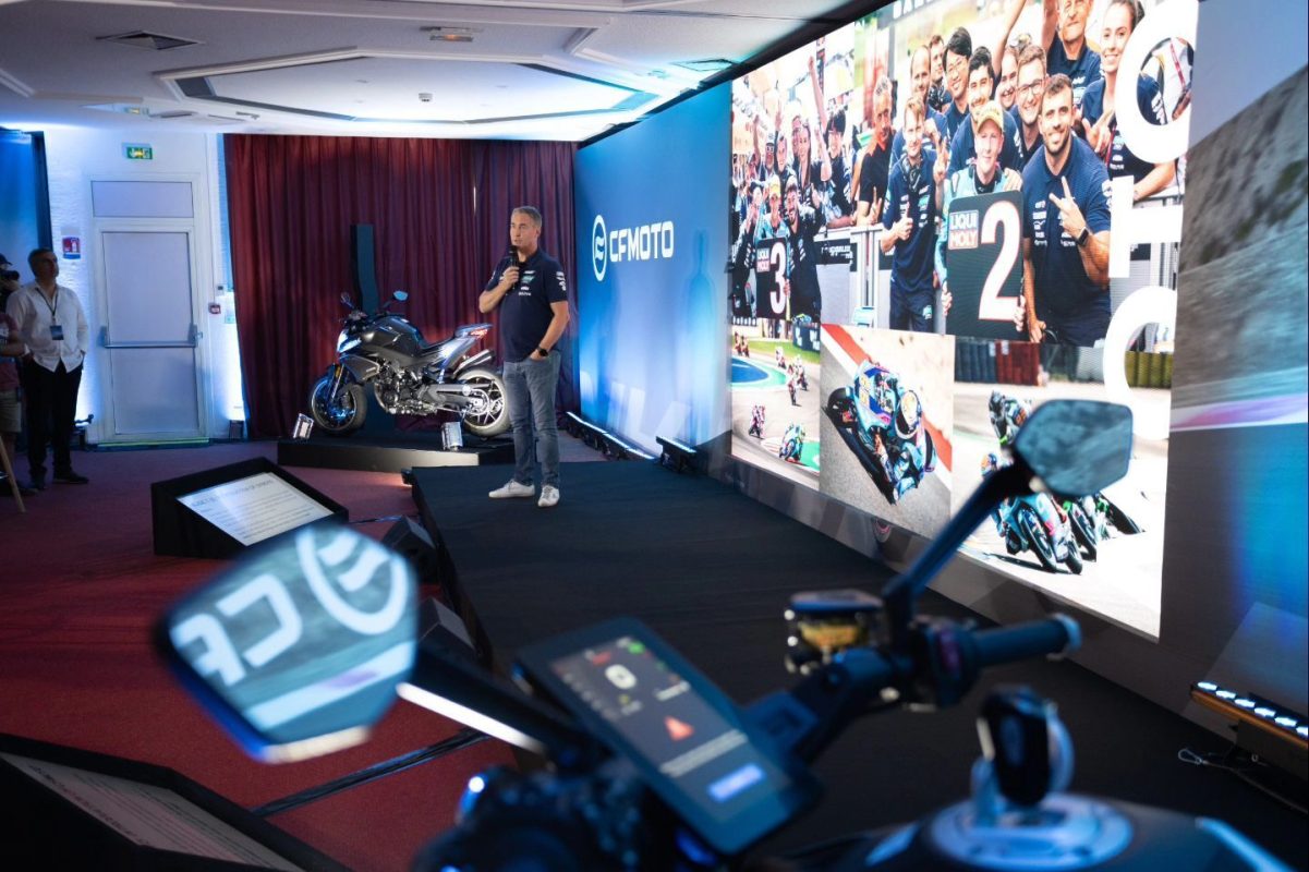 cfmoto 800nk naked motocikl