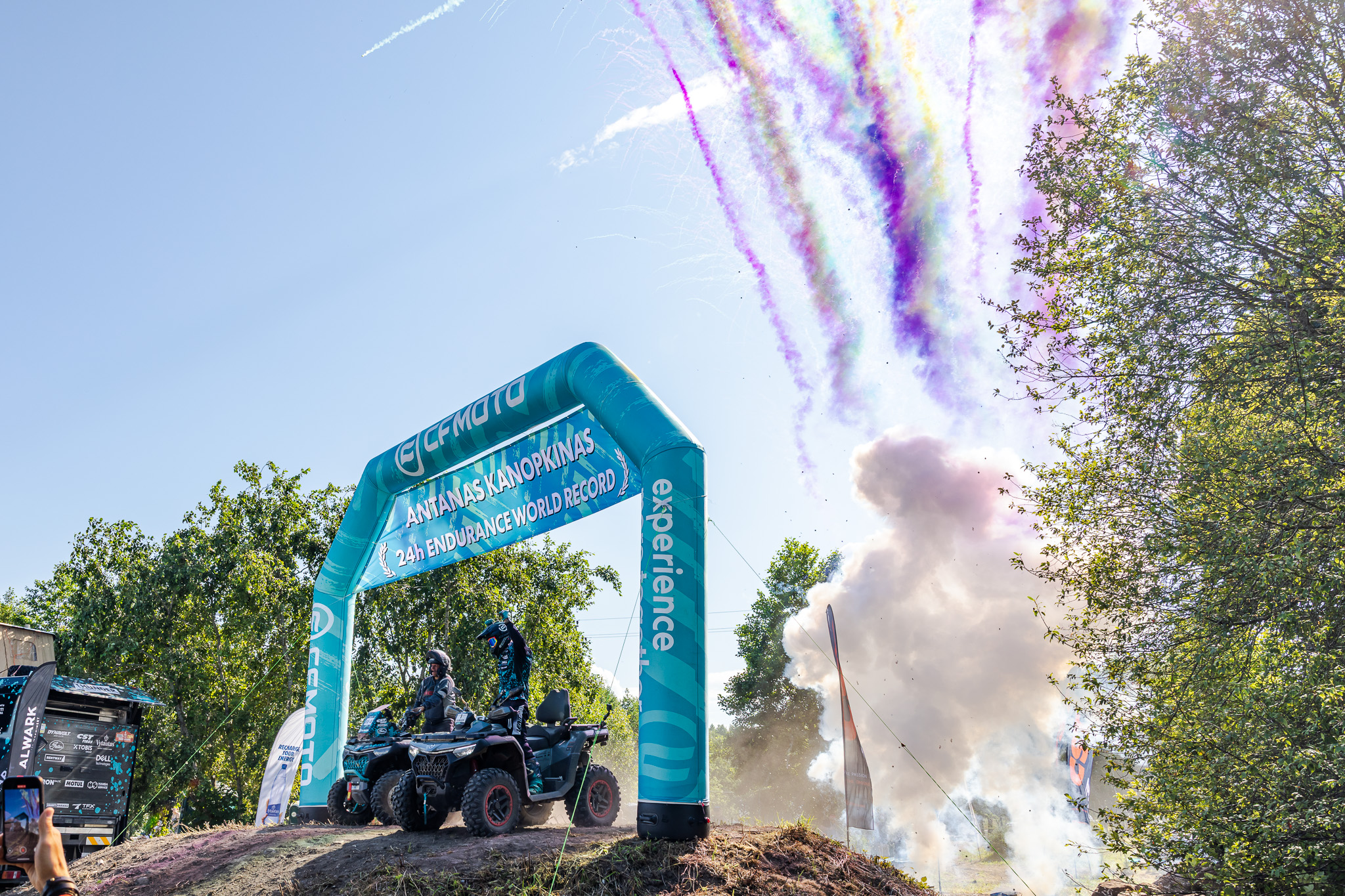 svestki rekord CFORCE X8