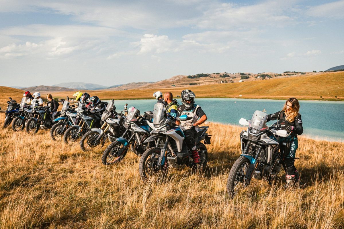 cfmoto adv summit 